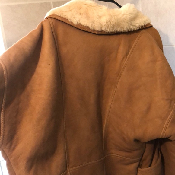 Shearling size 36 women’s coat. Like news. - Picture 4 of 6